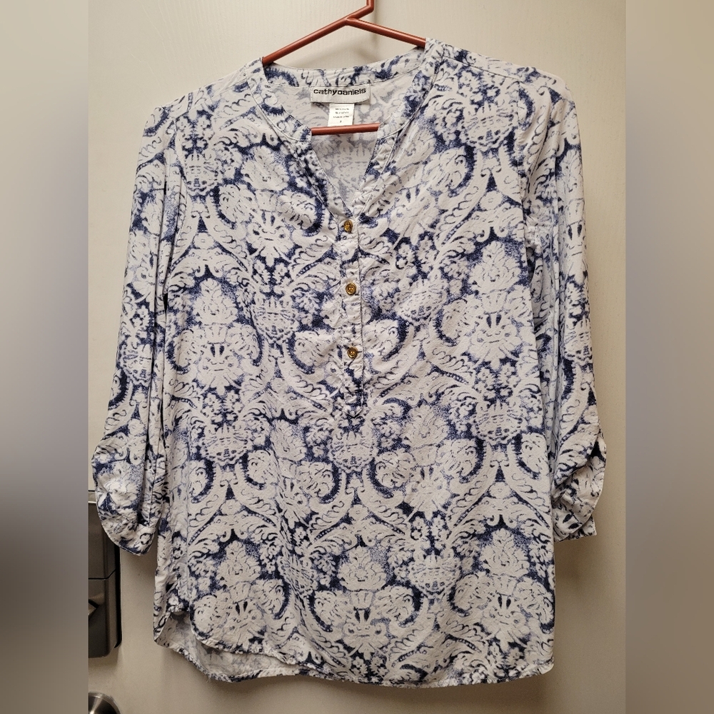 Kathy Daniels top, size small, blue and white